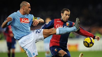 جنوى يحاول تعزيز مركزه بالدوري الإيطالي أمام نابولي