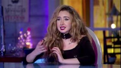 بالفيديو.. هنا الزاهد تروي موقفا محرجا بسبب جمالها