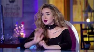 بالفيديو.. هنا الزاهد تكشف عن سر رسمها تاتو على رقبتها