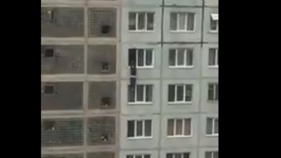 بالفيديو.. لحظة سقوط شاب من الطابق السابع بعد مشاجرة مع صديقته