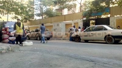 بالصور.. القلق يسيطر على طالبات الثانوية أمام لجنة 