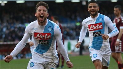 انسيني وميرتينز يقودان هجوم نابولي أمام إنترميلان