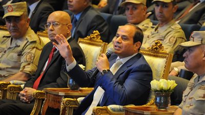 16 صورة ترصد تفاصيل يوم رئاسي.. السيسي يدشن العاصمة الإدارية الجديدة.. يتفقد فندق الماسة وعددا من الطرق والكباري.. موقع إنشاء كاتدرائية «ميلاد المسيح».. ويشهد توقيع عقد إنشاء منطقة المال وال