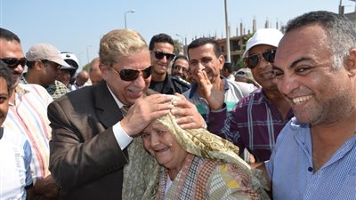 محافظ الإسماعيلية يتابع حملة النظافة والتطوير بمدينة المستقبل