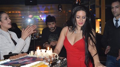 إيمي سلطان تحتفل بعيد ميلادها في حضور العسيلي ولوسي