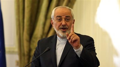 وزير خارجية إيران يصل باكستان برفقة وفد كبير من رجال الأعمال