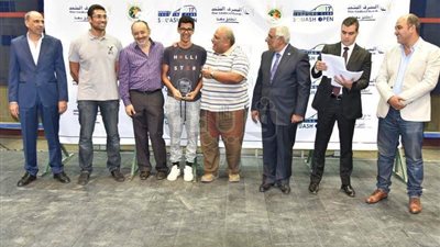 بالصور.. خليفة والسعيد يكرمان أبطال الإسكواش ببطولة الصيد