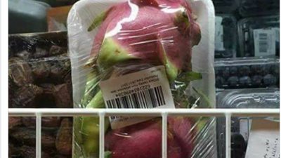 شاهد.. سعر فاكهة غريبة بالأسواق المصرية يثير ضجة عبر «فيس بوك»