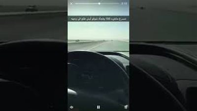 لحظة نجاة سائق من حادث مروع على الطريق السريع (فيديو)