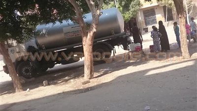 بالصور.. أهالي شبين القناطر والخانكة بالقليوبية يبحثون عن نقطة مياه