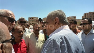 «محلب» يغادر أسوان عقب جولة تفقدية