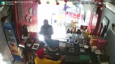 بالفيديو.. سائق أوبر يتنصت على راكب ويسرق 6 آلاف جنيه بحيلة ماكرة