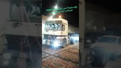 بالفيديو.. عريس سعودي يدخل حفل زفافه بـ«تريلا»