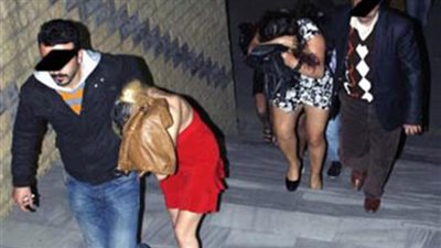 ضبط سيدتين بتهمة ممارسة الدعارة في الجيزة