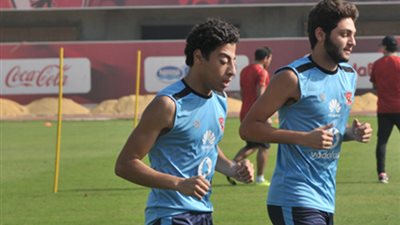 نيدفيد وأكرم توفيق ينتظمان في مران الأهلي