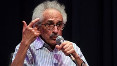 صنع الله إبراهيم: «سجلت مذكراتي في السجن على بفرة السجائر»