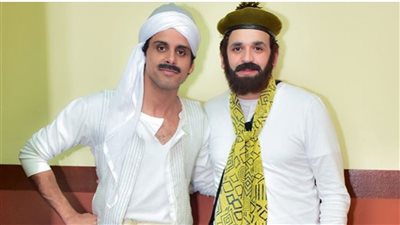 حمدي الميرغني ومصطفى خاطر في كواليس مسرحية «شمس الزناتي»