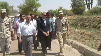 بالصور.. «حلوة يا بلدي» تواصل رفع المخلفات من شوارع قنا