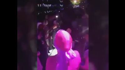 بالفيديو.. عريس يعد مفاجأة لعروسه معصوبة العينين