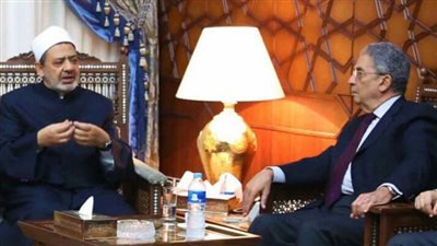 عمرو موسى يشيد بجولات شيخ الأزهر الخارجية