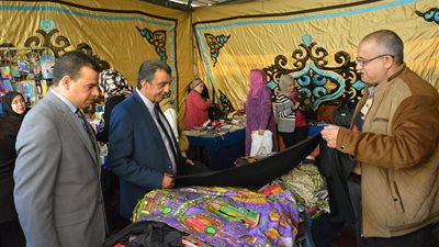 بالصور.. افتتاح المعرض السنوي للتسويق بالقوى العاملة بمناسبة احتفال عيد الأم
