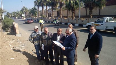 محافظ الشرقية: إزالة اللافتات واللوحات الضوئية المخالفة (صور)