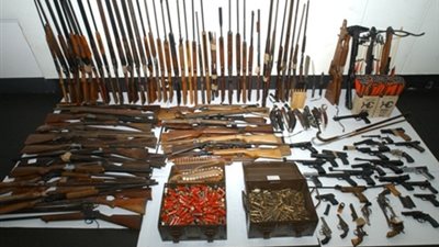 ضبط 742 سلاحا غير مرخص و660 سلاحا مسروقا من المواقع الشرطية