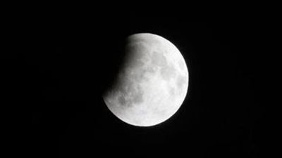 البحوث الفلكية: العرب يشاهدون خسوف شبه ظلي للقمر.. غدا