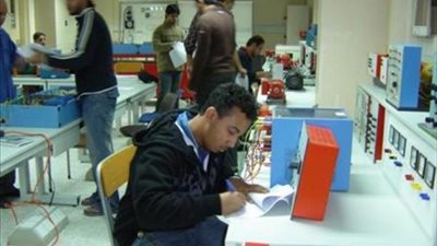 الحلوانى يتابع لجان امتحانات طلاب التعليم الفني الوافدين من شمال سيناء