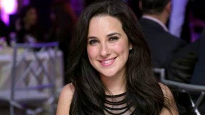 شيري عادل تصور «الحصان الأسود» في جراج مول شهير بأكتوبر