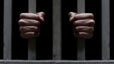 ضبط يمني بمطار القاهرة متلبسا بتقديم رشوة لتهريب أدوية