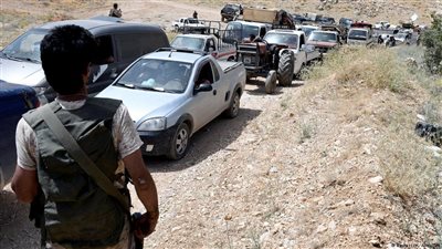 مقاتلو النصرة يغادرون عرسال ضمن اتفاق الهدنة مع حزب الله