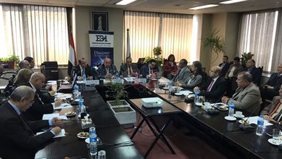 رئيس البورصة يستعرض دور سوق الأوراق المالية في تمويل الشركات