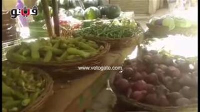 بالفيديو.. انخفاض أسعار الخضراوات.. والطماطم بـ5 جنيهات في سوق فيصل