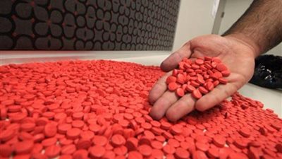 ضبط راكبة بحوزتها 340 قرص ترامادول بمكان حساس قبل سفرها للكويت