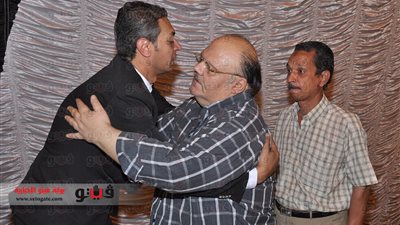 بالصور.. غياب تام لنجوم الفن في عزاء الفنان محمد أبو الحسن