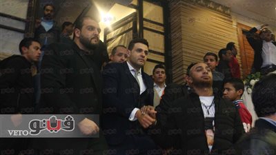 بالصور.. وصول نور والليثي وشهاب لإحياء حفل زفاف نجل أحمد شيبة