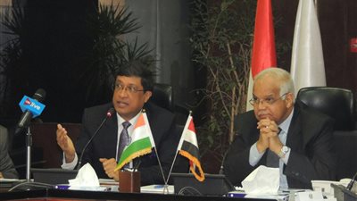 بالصور..وفد رجال الأعمال الهندي يغادر القاهرة بعد مباحثات بناءة مع الحكومة