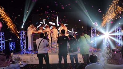 شركة طيران سعودية تمنح مقيم أفريقي سيارة «مرسيدس SL500»