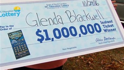 سيدة حاولت تثبت لزوجها أن اليانصيب إضاعة للمال ففازت بمليون دولار