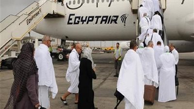 طوارئ بمطار القاهرة استعدادا لموسم الحج.. فريق عمل لمساعدة كبار السن وذوي الاحتياجات الخاصة.. غرفة عمليات 24 ساعة.. نقل الرحلات الإضافية لمبنى الركاب 1.. ورئيس الشركة: «نسعى لراحة ضيوف الرحمن