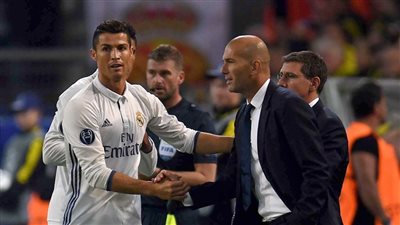 زيدان: «رونالدو» الأحق بالكرة الذهبية