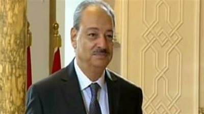 ضابط سابق يتقدم ببلاغ للنائب العام للتحقيق في احتجازه بمطار القاهرة