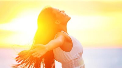 التعرض للشمس لمدة ساعة تكفي لحصول الجسم على فيتامين (د)