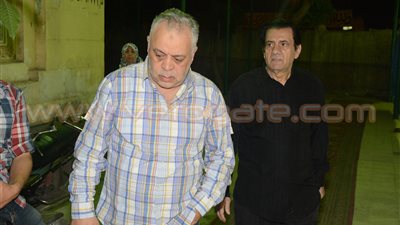 بالصور.. أشرف زكي وأبو النجا ونهال عنبر يشاركون في عزاء سيد زيان
