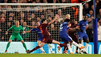 السلوفيني «سكومينا» حكما لمباراة برشلونة وتشيلسي بدوري الأبطال