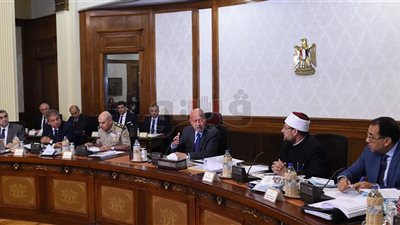 قطار مشروعات إسكان الحكومة يواصل السير.. مدبولي: إنشاء حي لموظفي الوزارات بالعاصمة الإدارية.. نرحب بالمستثمرين بتخصيص١٥٠٠ فدان.. والسيسي يفتتح وحدات بالعلمين الجديدة