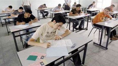 تجمهر أهالي طلاب الثانوية العامة أمام لجان الدقهلية