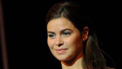 يسرا اللوزي تسخر من عمرو دياب.. والجمهور: دينا الشربيني هتقطعك