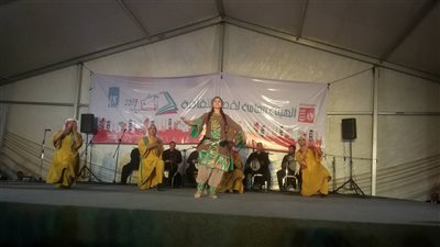 بالصور..«الفالوجا» تختتم بالدبكة الفلسطينية عروض معرض الكتاب
